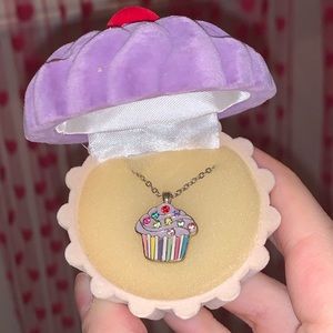 CUPCAKE NECKLACE AND JEWELRY BOX